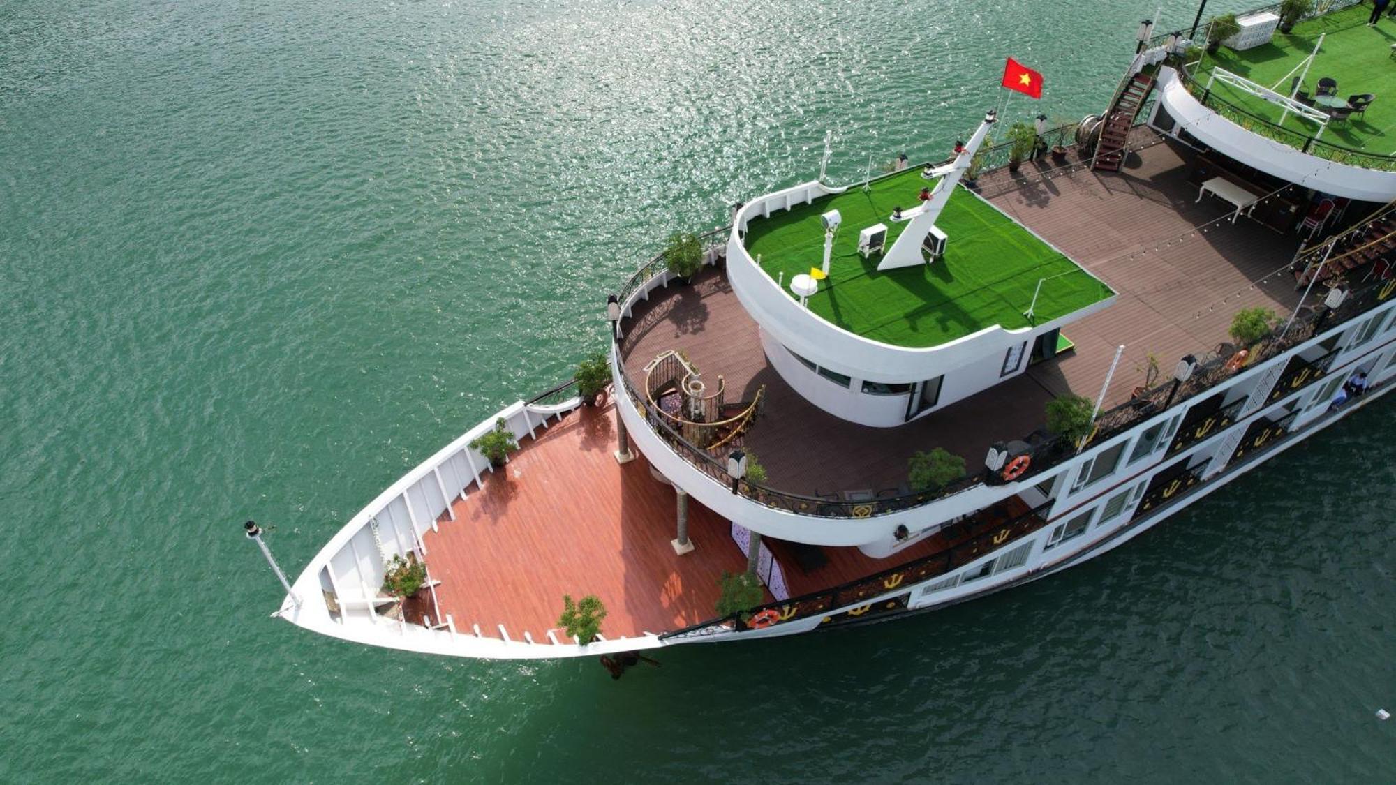 Aquamarine Premium Cruise Hotel Ha Long Buitenkant foto